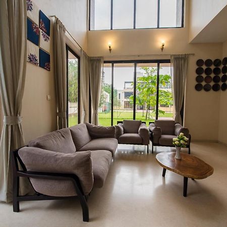 Stayvista'S Greenwoods Villa 10 - City-Center Villa With Private Pool, Terrace, Lift & Carrom Board Lonavala Exterior photo