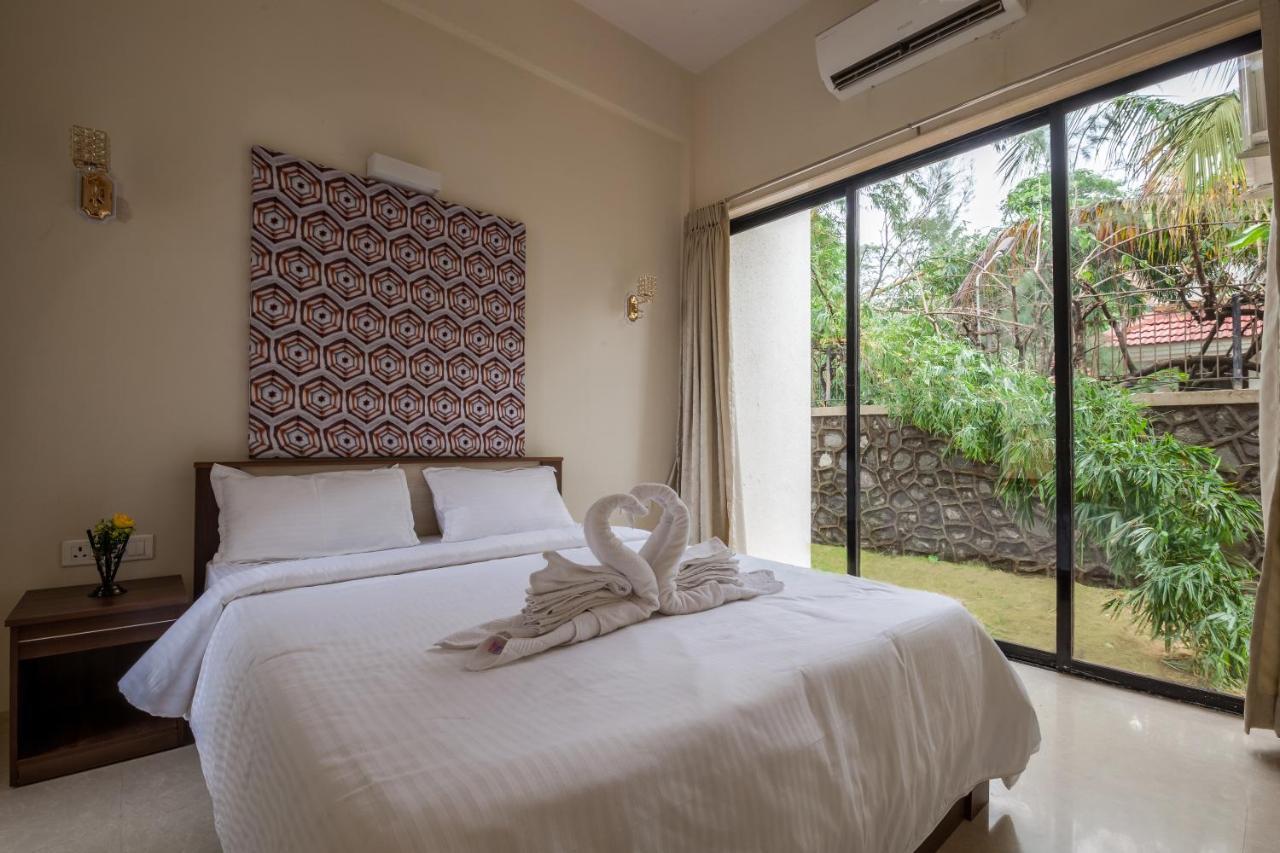 Stayvista'S Greenwoods Villa 10 - City-Center Villa With Private Pool, Terrace, Lift & Carrom Board Lonavala Exterior photo